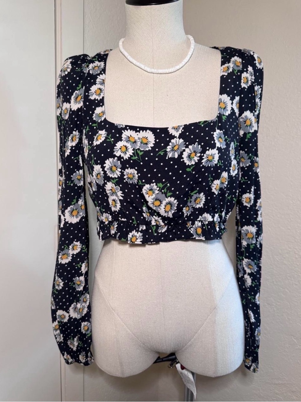 Zara Floral Square-Neck Long Sleeve Crop Top - Black Daisy Print